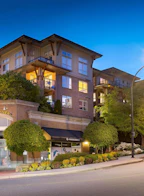 305 1633 Mackay Avenue
