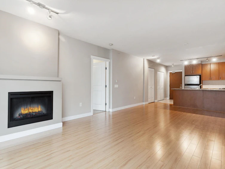 302-9222 University Crescent, Burnaby, BC, V5A 0A6 - 4
