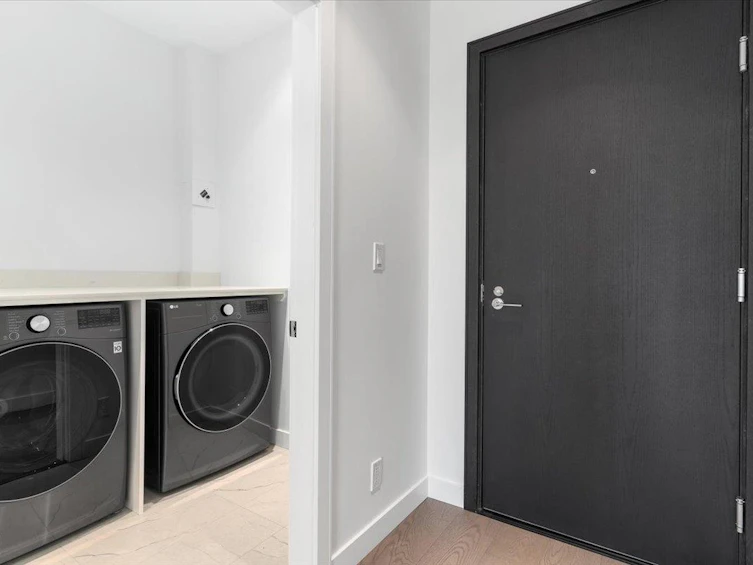 2401-1500 Fern Street, North Vancouver, BC, V7J 0E6 - 32