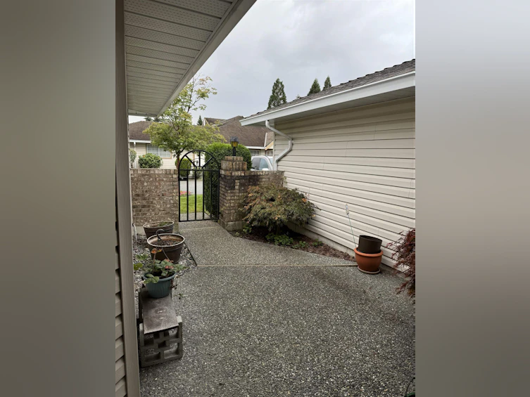 101-9781 148a Street, Surrey, BC, V3R 9P1 - 38