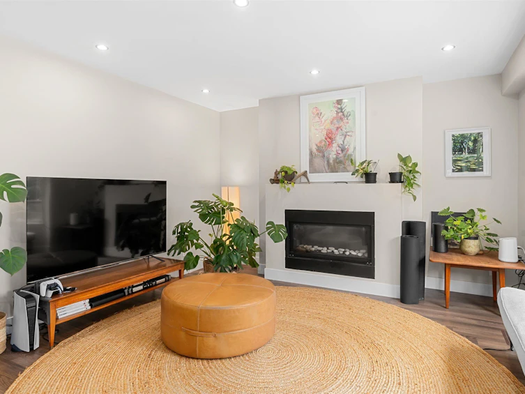 930 Wellington Drive, North Vancouver, BC, V7K 1K9 - 2