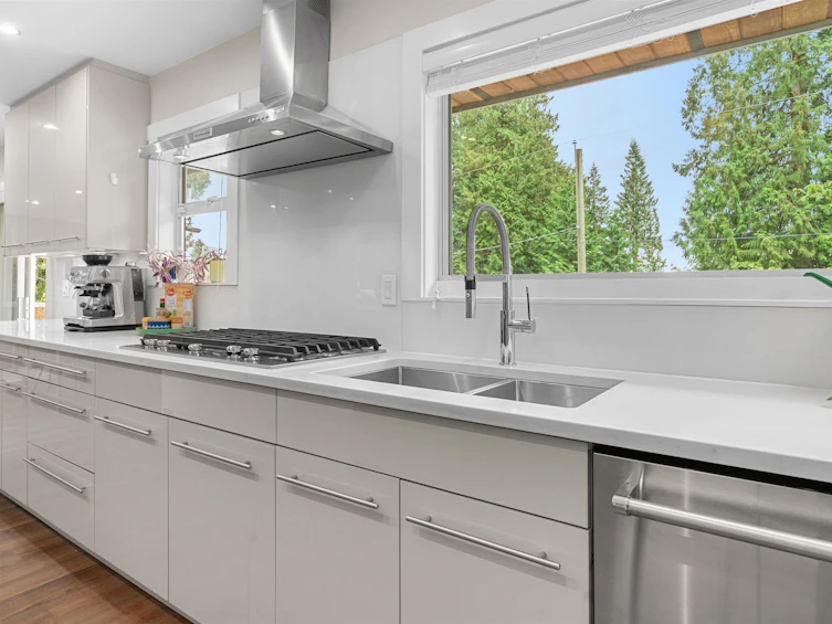 930 Wellington Drive, North Vancouver, BC, V7K 1K9 - 9