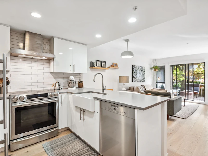 106 - 2226 W 12th Avenue, Vancouver BC V6K 2N5