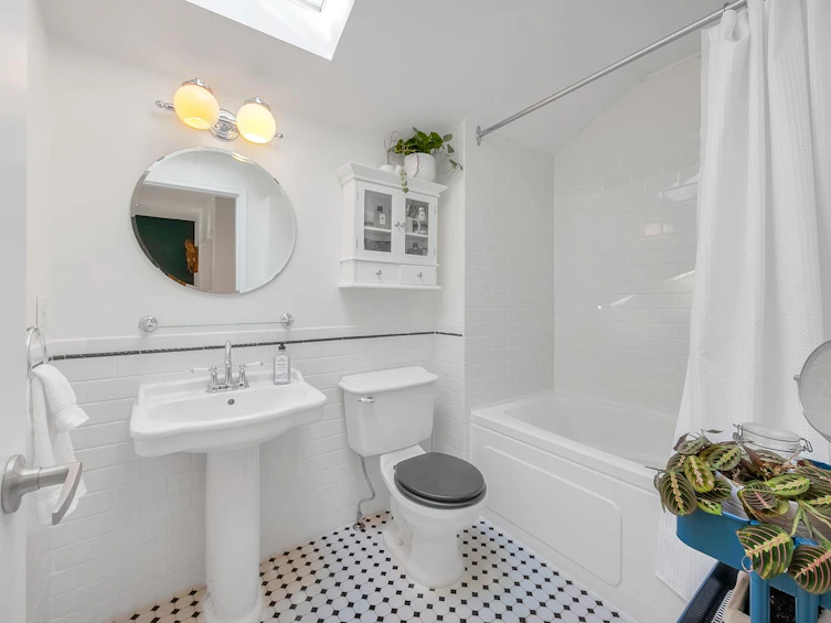 957 E 24th Avenue, Vancouver, BC, V5V 2A8 - 17