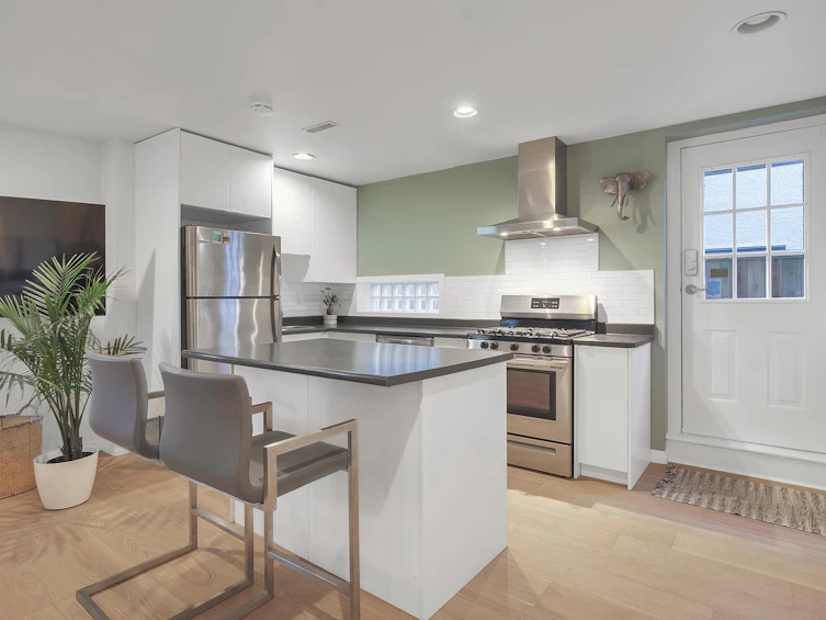 957 E 24th Avenue, Vancouver, BC, V5V 2A8 - 29