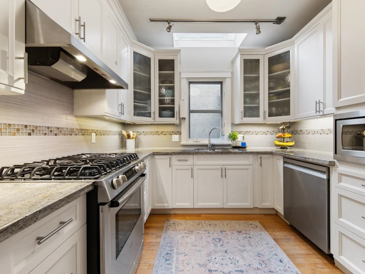 1915 W 13th Avenue, Vancouver, BC, V6J 2H5 - 13
