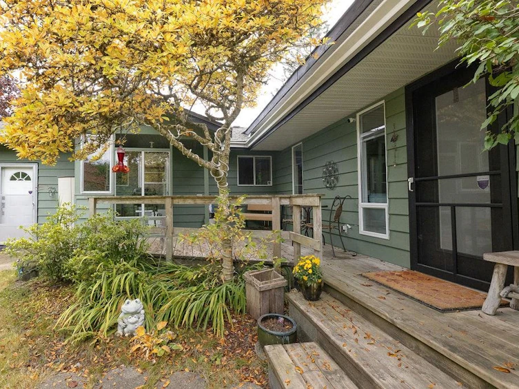 5796 Medusa Street, Sechelt, BC, V0N 3A0 - 2