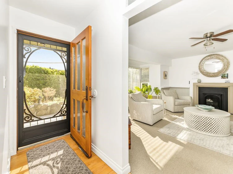 5796 Medusa Street, Sechelt, BC, V0N 3A0 - 5