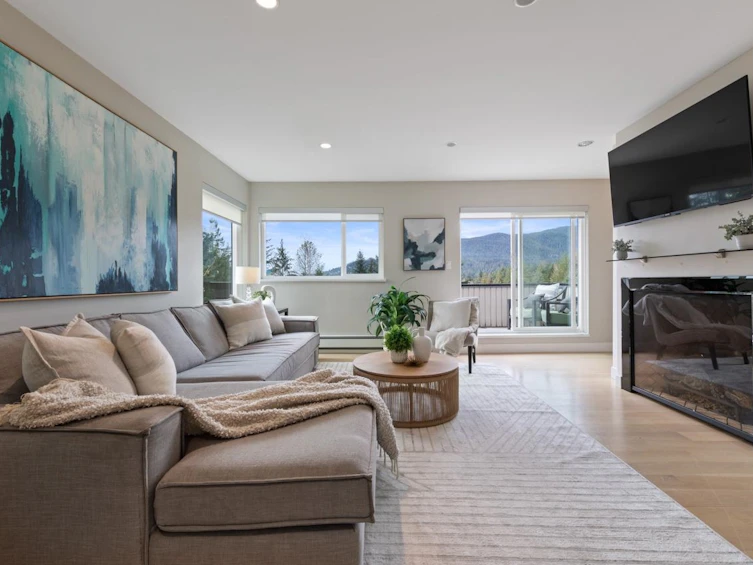 5620 Eagle Court, North Vancouver, BC, V7R 4T9 - 5