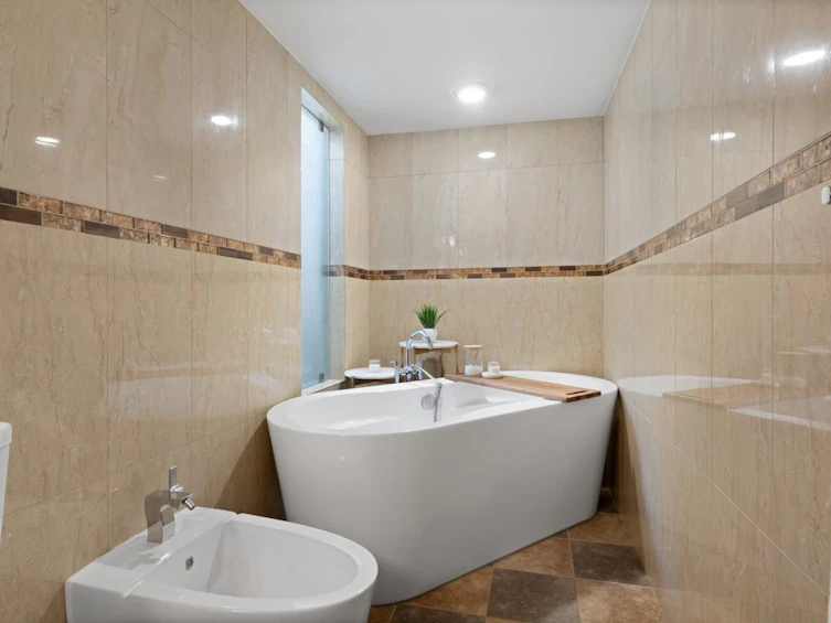 5620 Eagle Court, North Vancouver, BC, V7R 4T9 - 25