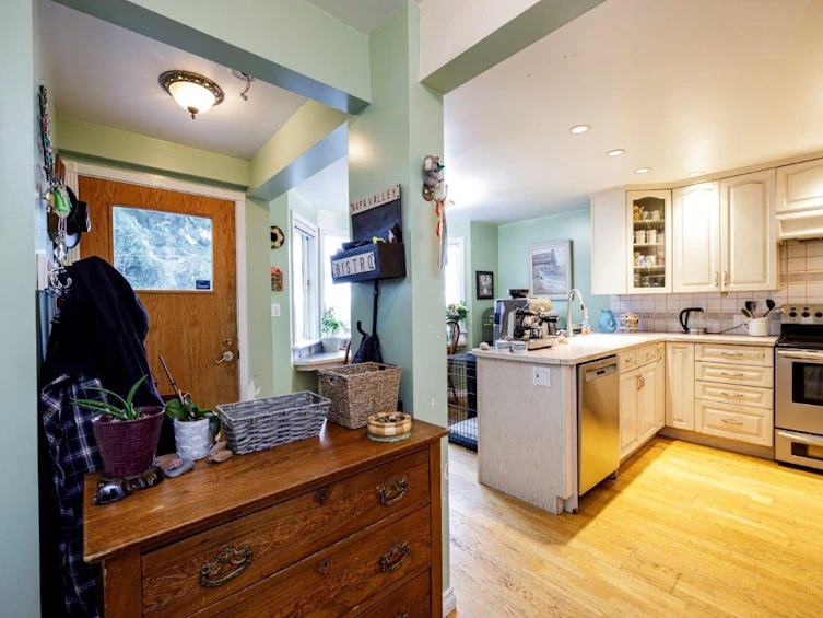 145-151 E Kings Road, North Vancouver, BC, V7N 1H4 - 6