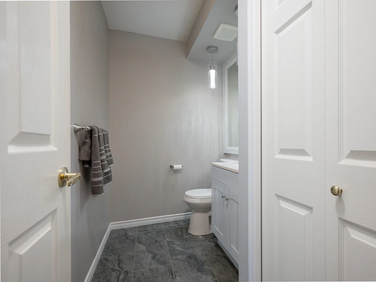 12-15860 82, Surrey, BC, V3A 8M4 - 15