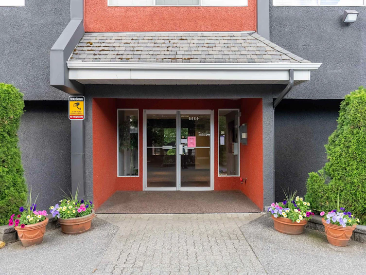 308-5664 200 Street, Langley, BC, V3A 1M8 - 2
