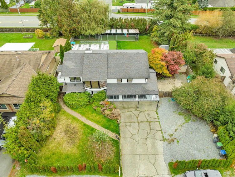 5964 191a, Surrey, BC, V3S 7N1 - 5