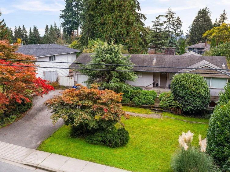 695 Burley Drive, West Vancouver, BC, V7T 1Z3 - 2