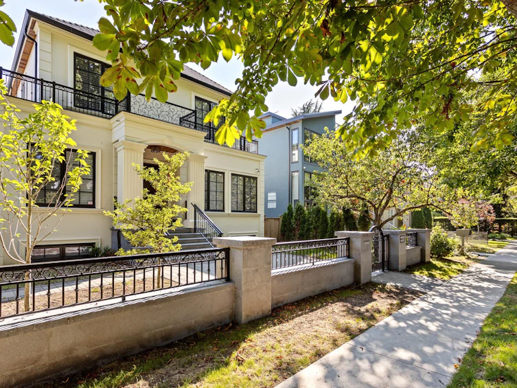 4028 W 14th Avenue, Vancouver, BC, V6R 2X4 - 2