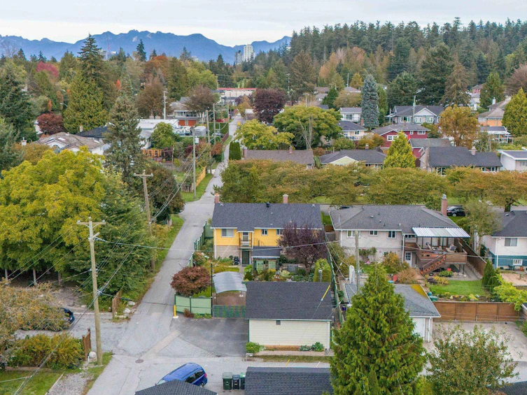 3726 Peter Street, Burnaby, BC, V5J 1N4 - 37