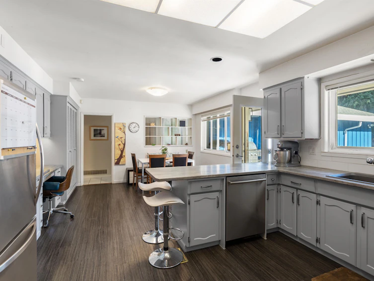 2 Tamath Crescent, Vancouver, BC, V6N 2C9 - 5
