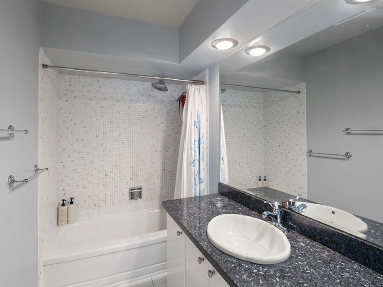 2 Tamath Crescent, Vancouver, BC, V6N 2C9 - 9