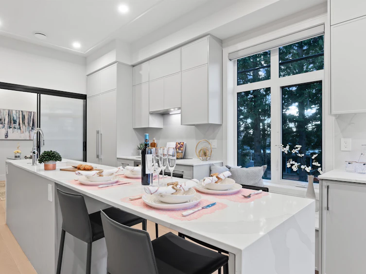 1516 W 61st Avenue, Vancouver, BC, V6P 4Y9 - 4