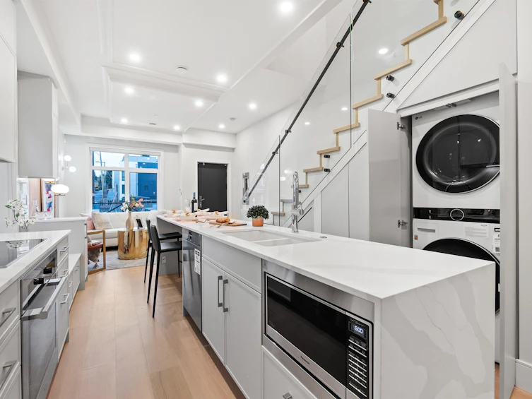 1516 W 61st Avenue, Vancouver, BC, V6P 4Y9 - 6