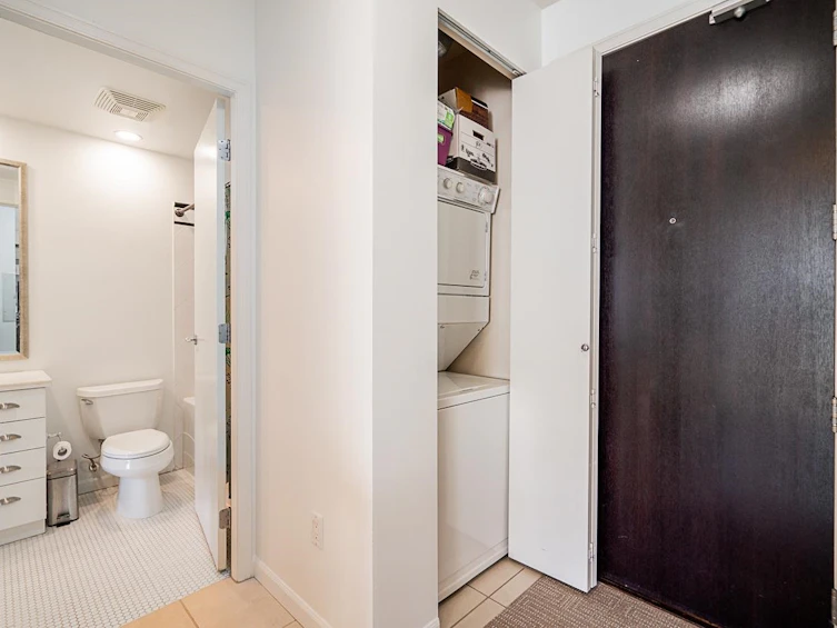 1004-170 W 1st Street, North Vancouver, BC, V7M 3P2 - 21