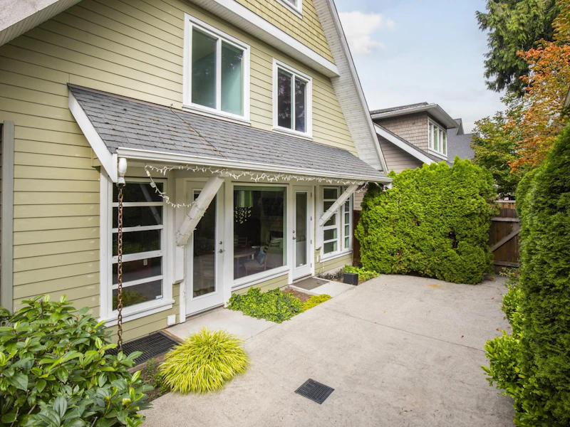 1612 St. Andrews Avenue, North Vancouver BC V7L 3L6