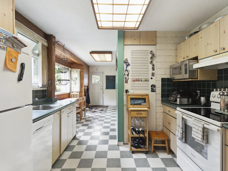 1450 Briarlynn Crescent, North Vancouver, BC, V7J 3G5 - 8