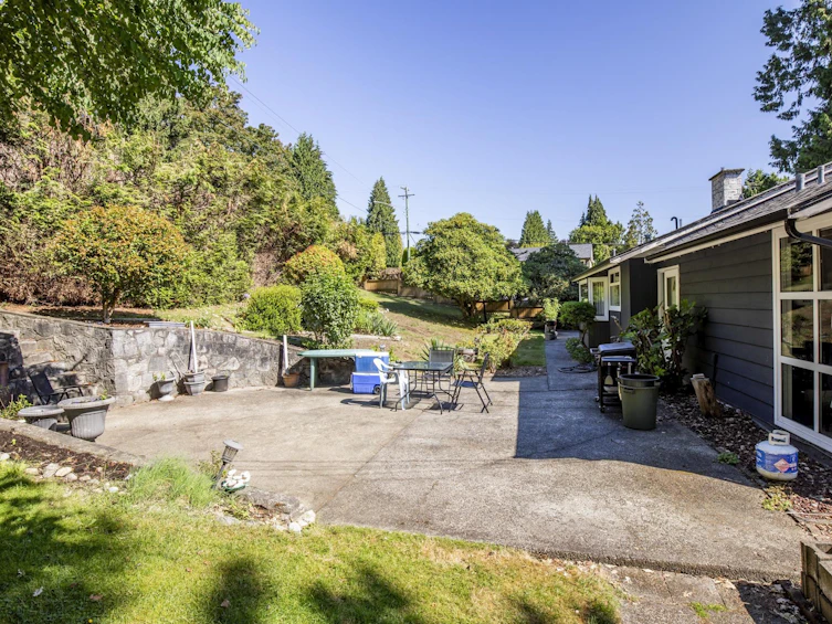 1450 Briarlynn Crescent, North Vancouver, BC, V7J 3G5 - 22