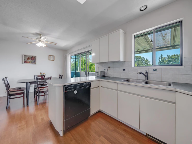 6950 Mario Court, Burnaby, BC, V5B 4S2 - 8