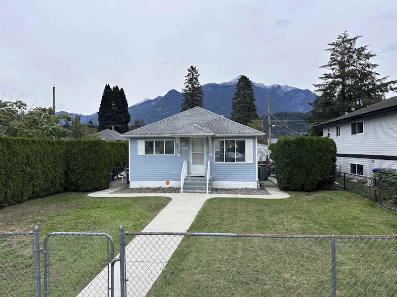 587 Hemlock Avenue, Hope BC V0X 1L0