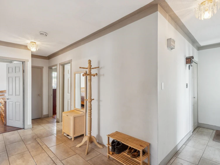 1080 Cloverley Street, North Vancouver, BC, V7L 1N5 - 14