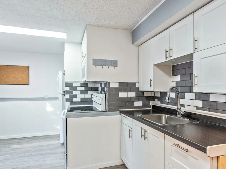 1080 Cloverley Street, North Vancouver, BC, V7L 1N5 - 24