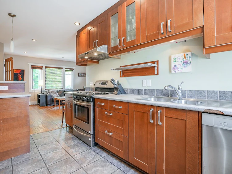 2770 W 5th Avenue, Vancouver, BC, V6K 1T4 - 3
