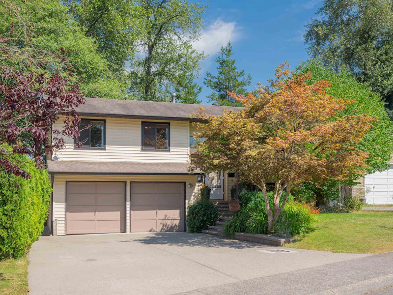 9582 214a Street, Langley BC V1M 1T4