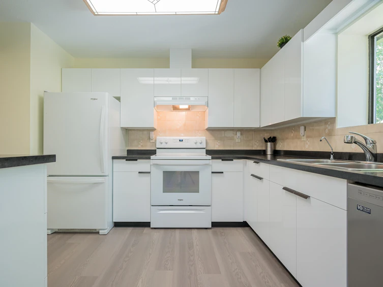 9582 214a Street, Langley, BC, V1M 1T4 - 9