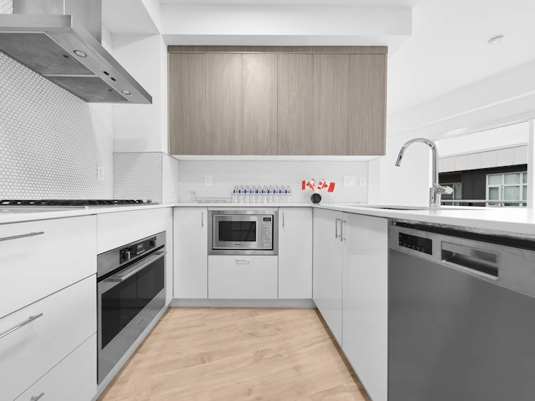 PH33-6283 Kingsway, Burnaby, BC, V5J 0H3 - 2
