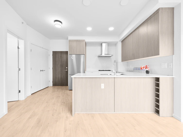 PH33-6283 Kingsway, Burnaby, BC, V5J 0H3 - 3