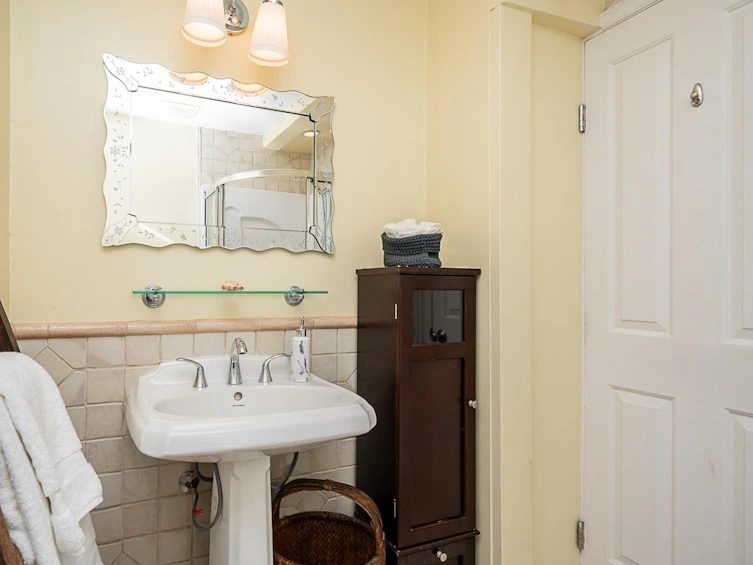 142 E 27th Avenue, Vancouver, BC, V5V 2K4 - 14