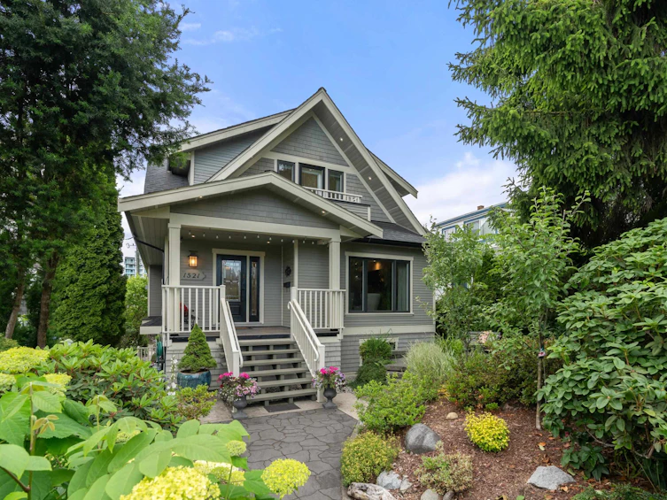 1521 Ridgeway Avenue, North Vancouver, BC, V7L 3S2