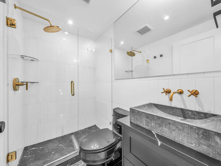730 Hawks Avenue, Vancouver, BC, V6A 3J3 - 8