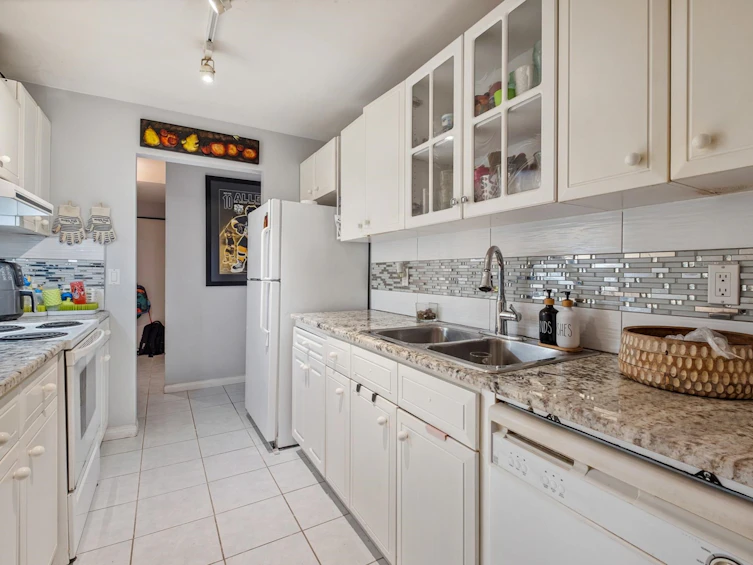 110-13775 74 Avenue, Surrey, BC, V3W 9C5 - 13