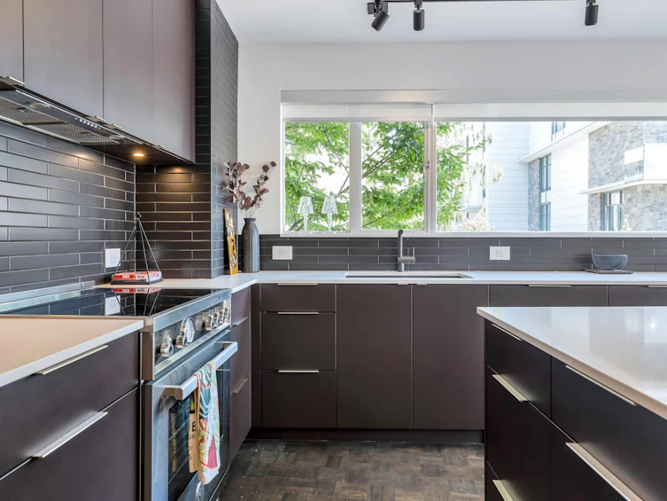 101-2135 Argyle Avenue, West Vancouver, BC, V7V 1A5 - 12
