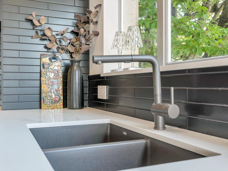 101-2135 Argyle Avenue, West Vancouver, BC, V7V 1A5 - 16