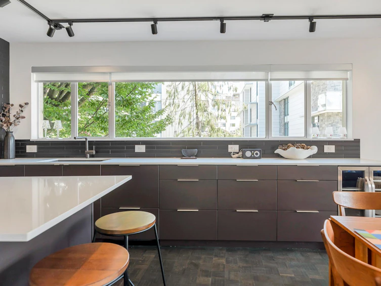 101-2135 Argyle Avenue, West Vancouver, BC, V7V 1A5 - 17