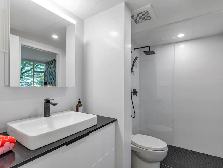 101-2135 Argyle Avenue, West Vancouver, BC, V7V 1A5 - 30
