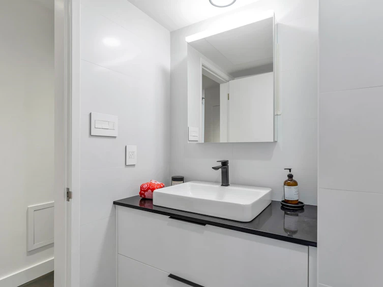 101-2135 Argyle Avenue, West Vancouver, BC, V7V 1A5 - 32
