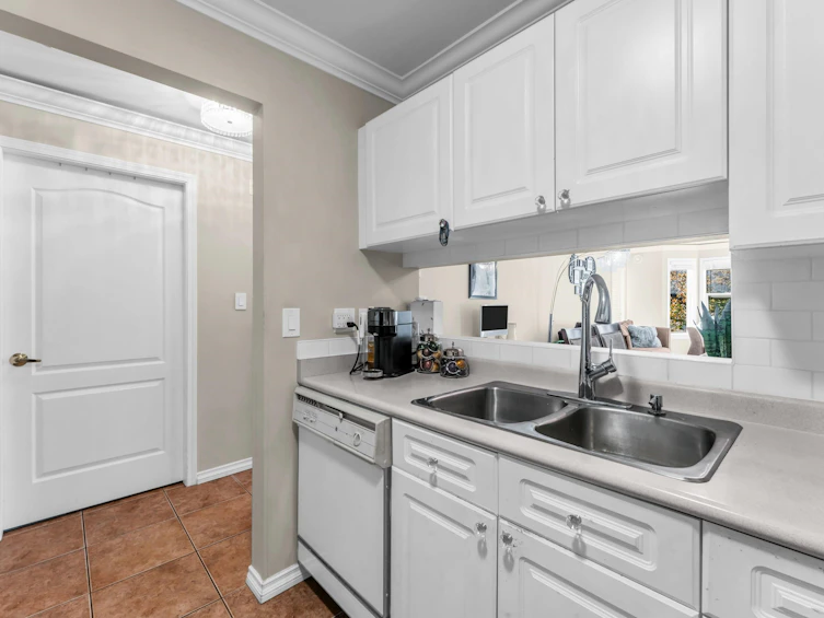 206-9942 151 Street, Surrey, BC, V3R 0V4 - 13
