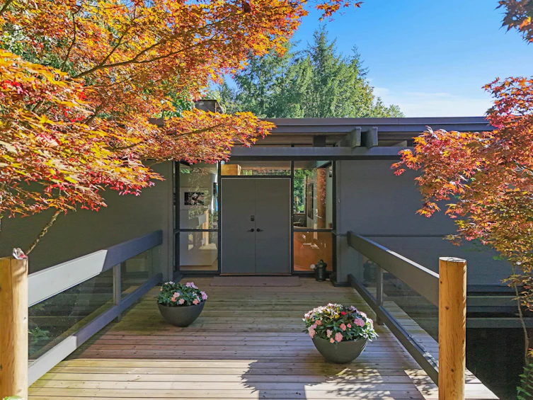 1740 Queens Avenue, West Vancouver, BC, V7V 2X7