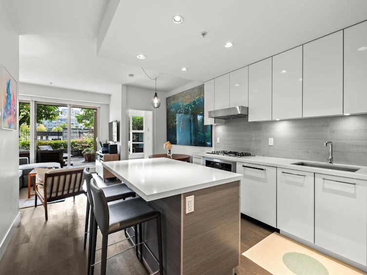 208-1628 W 4th Avenue, Vancouver, BC, V6J 0G6 - 2